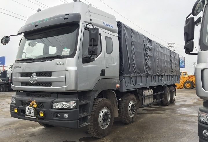 Xe tải 10000kg 2018 - Bán xe Chenglong 4 chân, màu bạc, xe nhập