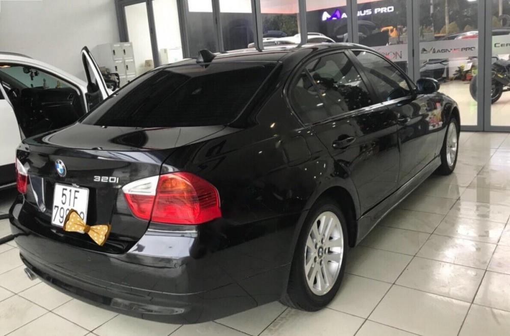 BMW 3 Series 320i 2007 - Cần bán lại xe BMW 3 Series 320i đời 2007, màu đen, nhập khẩu nguyên chiếc số tự động, giá tốt