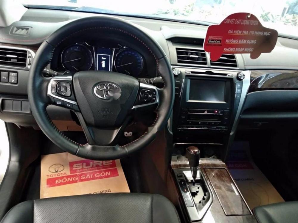 Toyota Camry 2.0Q 2015 - Bán Toyota Camry 2.0Q 2015, màu vàng