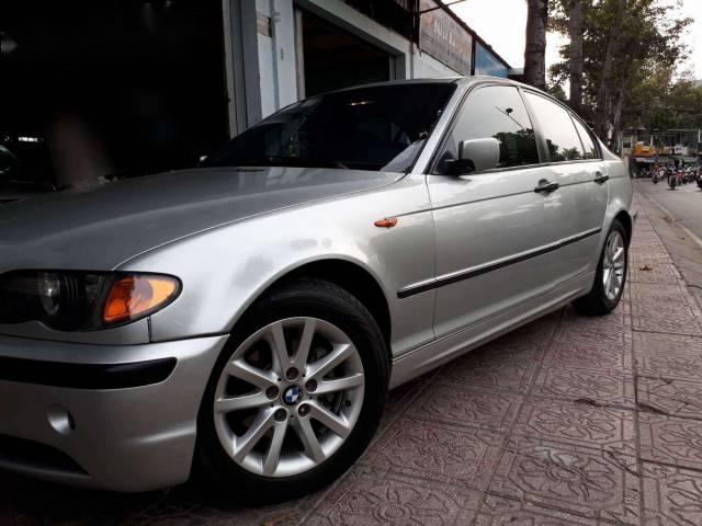 BMW 3 Series 318i 2003 - Cần bán gấp BMW 3 Series 318i đời 2003, màu bạc, xe nhập chính chủ