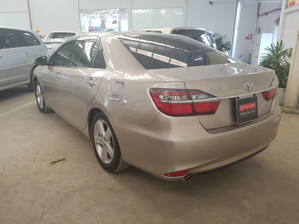 Toyota Camry 2.5Q 2015 - Bán xe gia đình số tự động Camry 2.5Q 2015, odo 22800 km