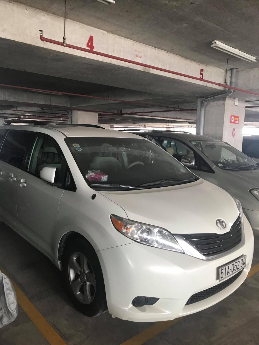 Toyota Sienna LE 2010 - Cần bán xe Toyota Sienna LE đời 2010, màu trắng, xe nhập