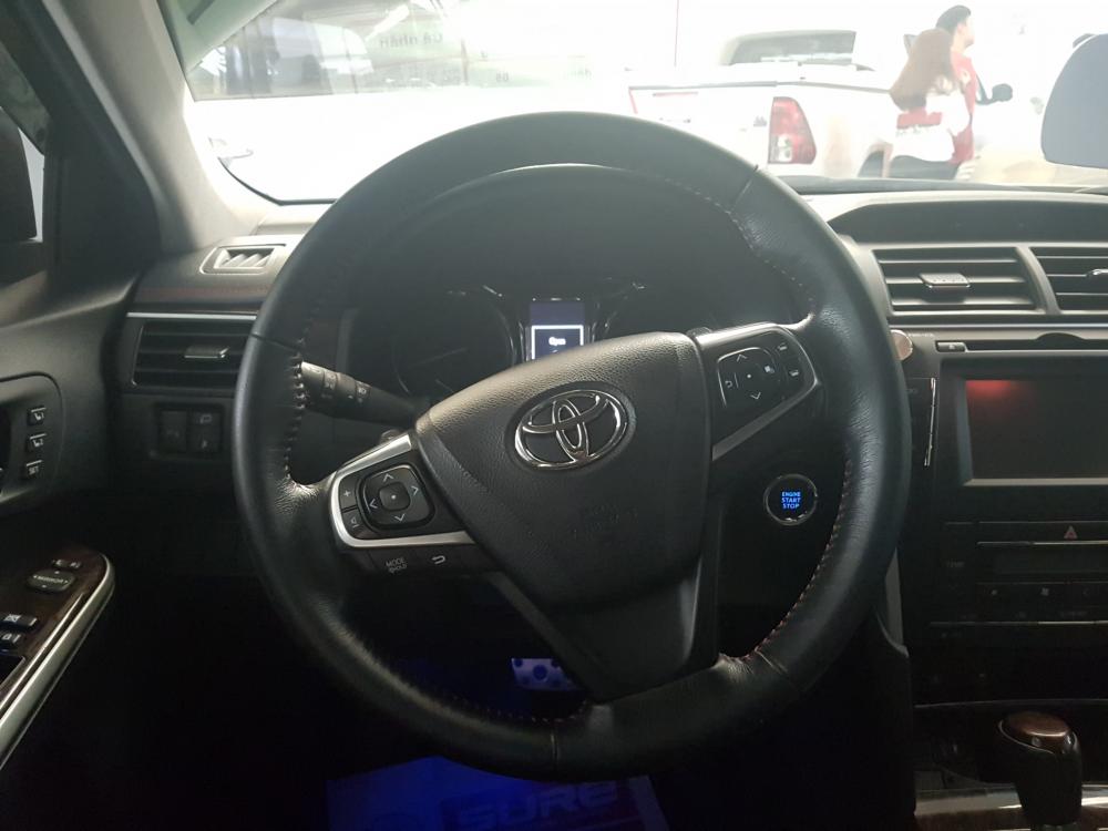 Toyota Camry 2.5Q 2015 - Bán xe gia đình số tự động Camry 2.5Q 2015, odo 22800 km