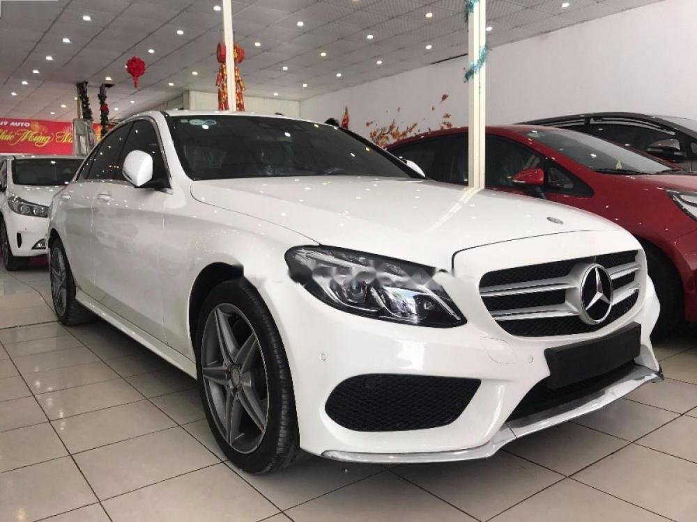 Mercedes-Benz C class C300 AMG 2015 - Cần bán lại xe Mercedes C300 AMG năm sản xuất 2015, màu trắng