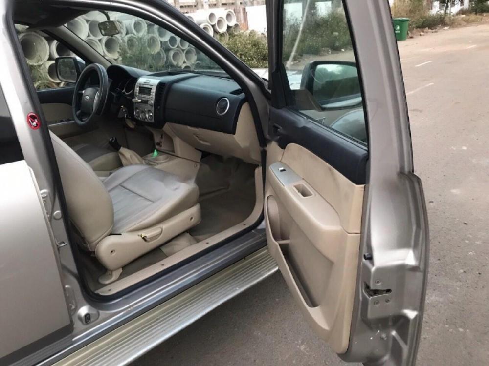 Ford Everest 2008 - Gia đình bán ô tô Ford Everest sản xuất năm 2008, sử dụng kĩ, giá tốt