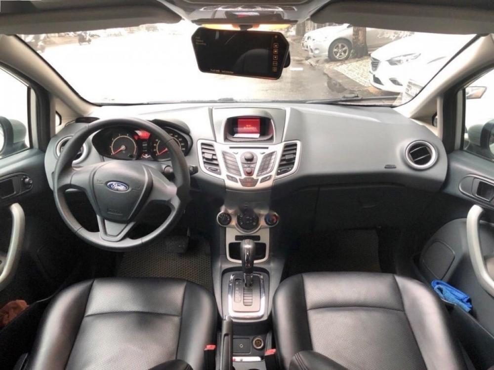 Ford Fiesta 2011 - Bán Ford Fiesta đời 2011, màu bạc chính chủ