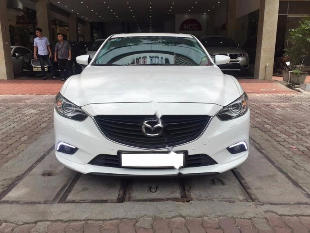 Mazda 6 2.0AT 2016 - Cần bán lại xe Mazda 6 2.0AT đời 2016, màu trắng đẹp như mới