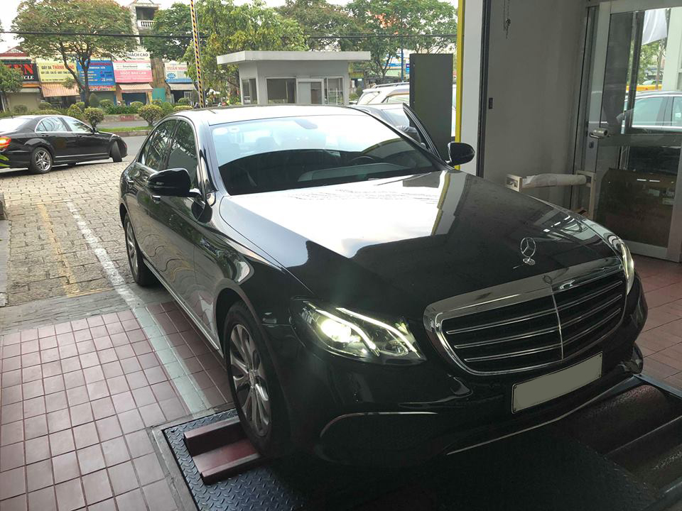 Mercedes-Benz E class E200 2017 - Bán xe Mercedes E200 đen ĐK 2017, chỉ với 600 triệu nhận xe ngay