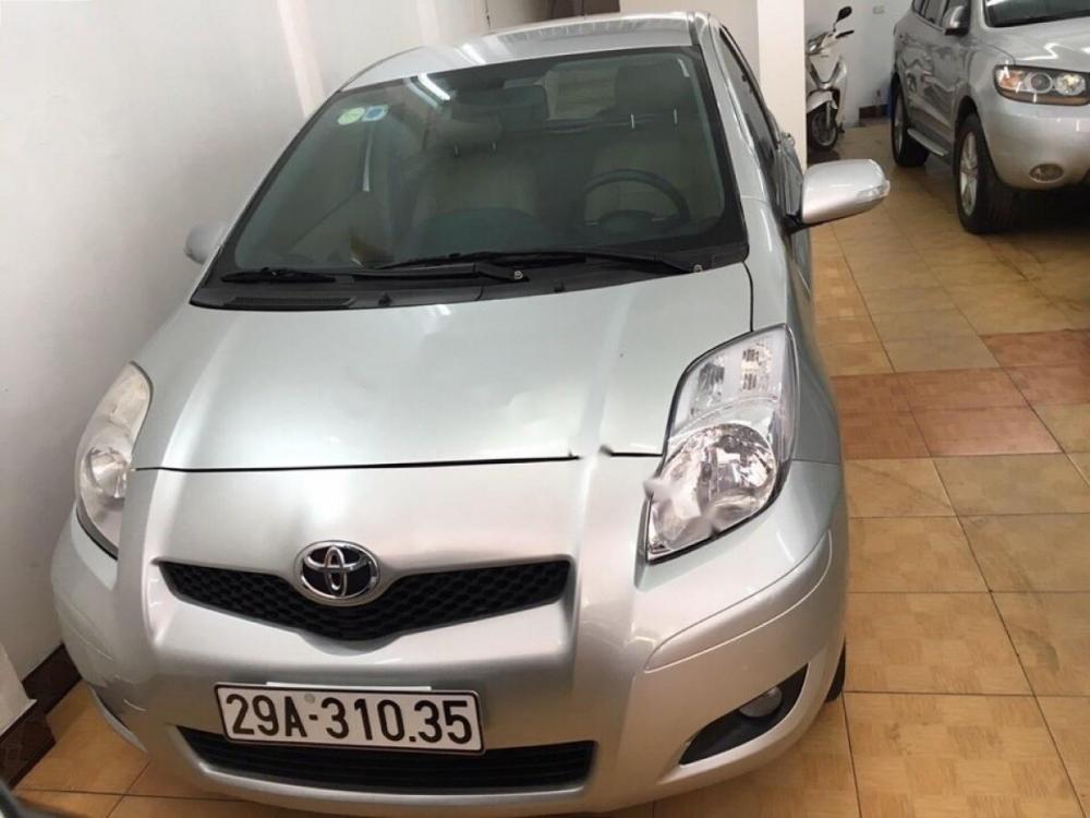 Toyota Yaris 1.5 2011 - Cần bán xe Toyota Yaris 1.5 năm 2011, màu bạc, nhập khẩu