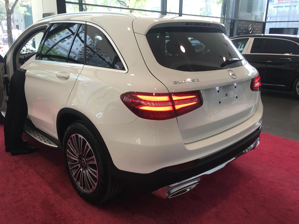 Mercedes-Benz Smart GLC 250 2018 - Cần bán xe GLC 250 4 Matic năm 2018, màu trắng