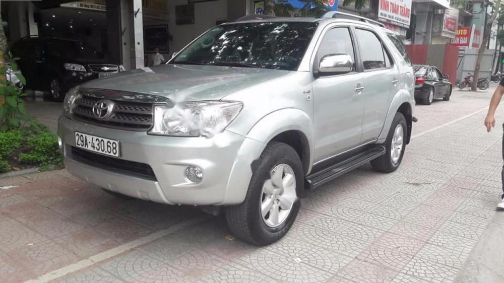 Toyota Fortuner 2.5G 2011 - Bán ô tô Toyota Fortuner 2.5MT đời 2011, màu bạc