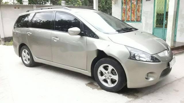 Mitsubishi Grandis 2005 - Bán Mitsubishi Grandis đời 2005, màu bạc, giá chỉ 325 triệu