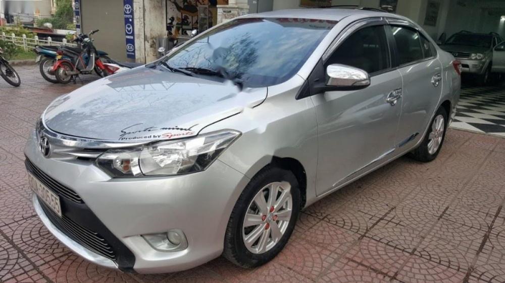 Toyota Vios 1.5E 2014 - Bán xe Toyota Vios 1.5E sản xuất 2014, màu bạc số sàn, giá chỉ 438 triệu