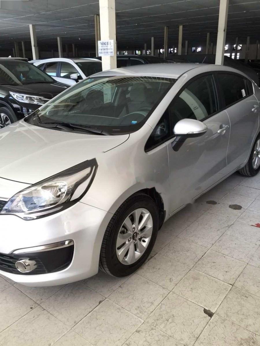 Kia Rio 2015 - Bán Kia Rio sản xuất năm 2015, màu bạc, xe nhập