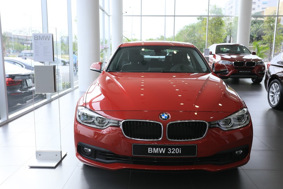 BMW 3 Series 320i 2018 - BMW Long Biên- BMW 320i nhập nguyên chiếc giao xe luôn, màu đỏ, trả góp 85%