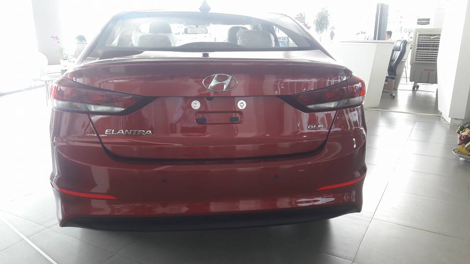 Hyundai Elantra 1.6MT 2018 - Bán Hyundai Elantra 2018, chỉ với 200 triệu