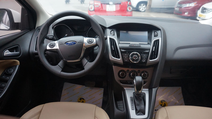 Ford Focus 1.6 AT 2014 - Cần bán xe Ford Focus 1.6 AT 2014, màu trắng, giá chỉ 575 triệu