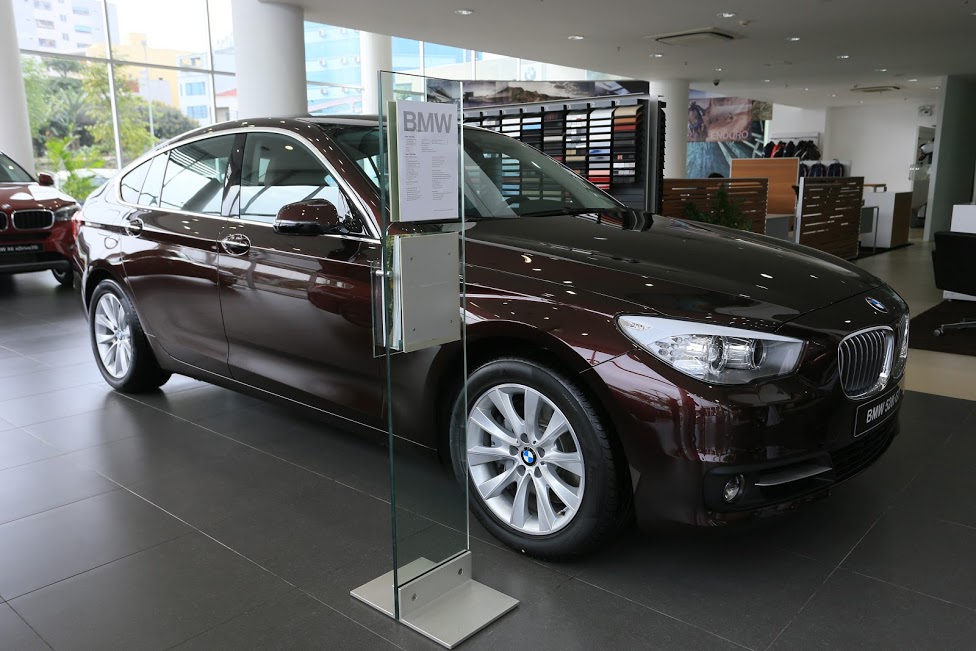 BMW 5 Series 528i 2017 - BMW Long Biên bán xe 528i GT nhập nguyên chiếc màu đỏ, giao xe ngay, trả góp 85%