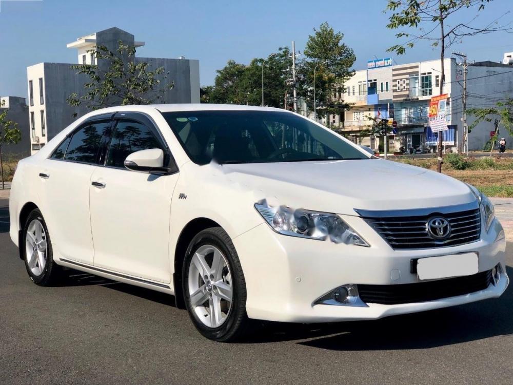 Toyota Camry 2.5 Q 2013 - Bán Toyota Camry 2.5 Q năm sản xuất 2013, màu trắng 