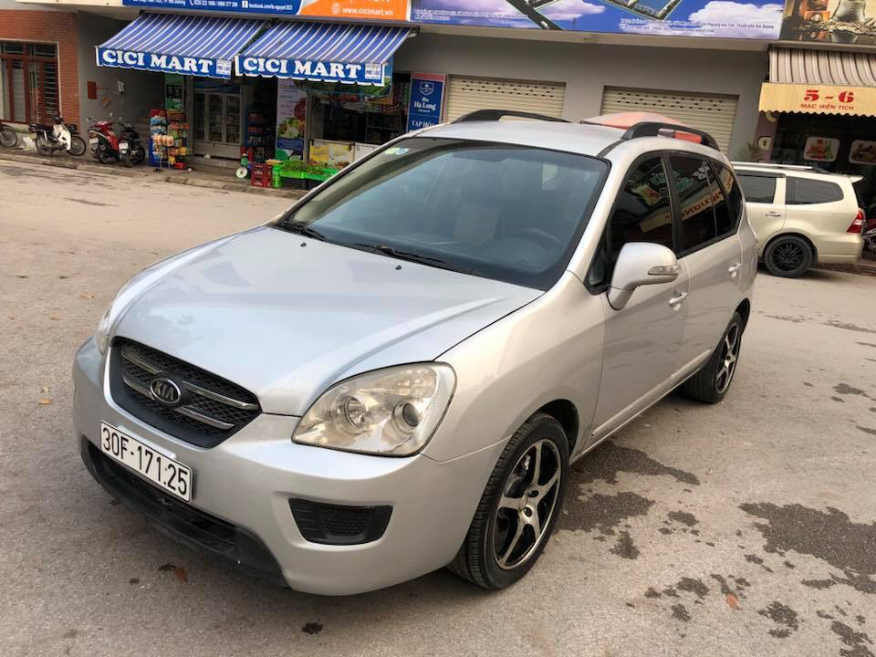 Kia Carens 2010 - Cần bán Kia Carens sản xuất năm 2010, màu bạc chính chủ giá cạnh tranh