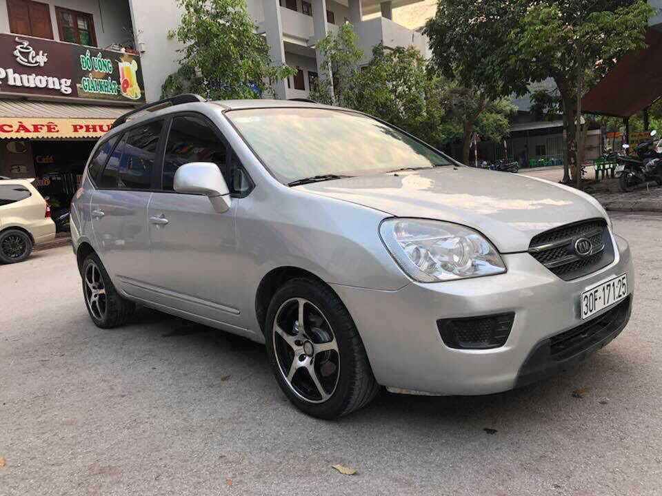 Kia Carens 2010 - Cần bán Kia Carens sản xuất năm 2010, màu bạc chính chủ giá cạnh tranh