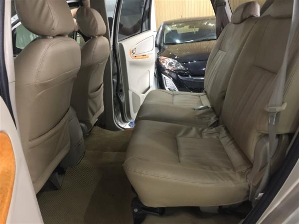 Toyota Innova 2010 - Cần bán lại xe Toyota Innova đời 2010, màu vàng