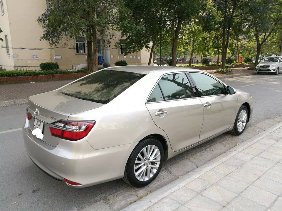 Toyota Camry 2.5G 2016 - Cần bán Toyota Camry 2.5G năm 2016, màu vàng, 960tr