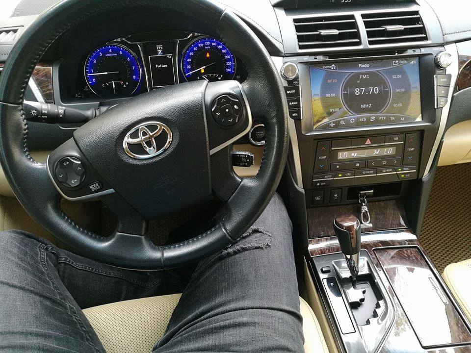 Toyota Camry 2.5G 2016 - Cần bán Toyota Camry 2.5G năm 2016, màu vàng, 960tr