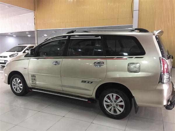 Toyota Innova 2010 - Cần bán lại xe Toyota Innova đời 2010, màu vàng