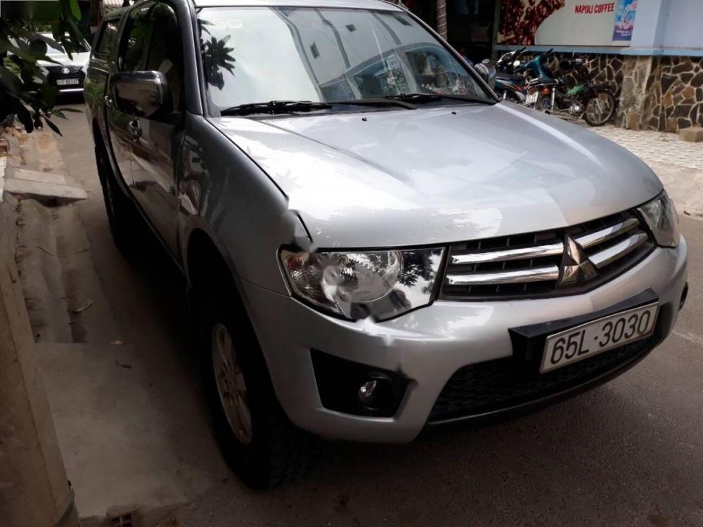 Mitsubishi Triton 2010 - Bán Mitsubishi Triton đời 2010, màu bạc số sàn, 288tr