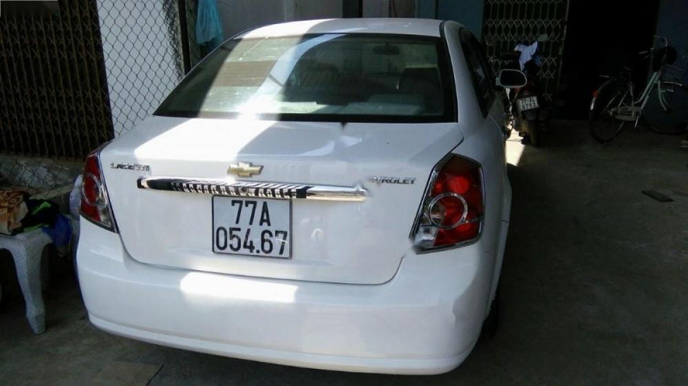 Chevrolet Lacetti 2011 - Gia đình bán Chevrolet Lacetti đời 2011, màu trắng