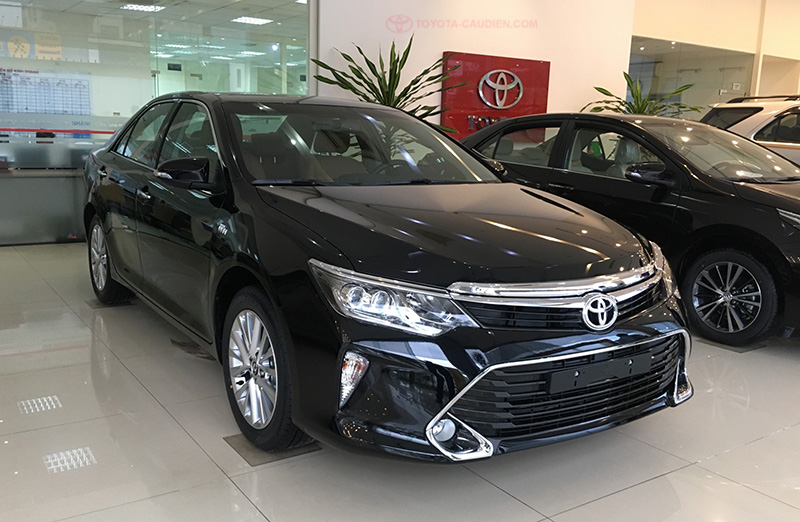 Toyota Camry 2.0 E 2017 - Bán Toyota Camry 2.0 E 2018, màu đen, 957 triệu