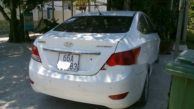 Hyundai Accent AT 2012 - Bán Hyundai Accent AT đời 2012, màu trắng