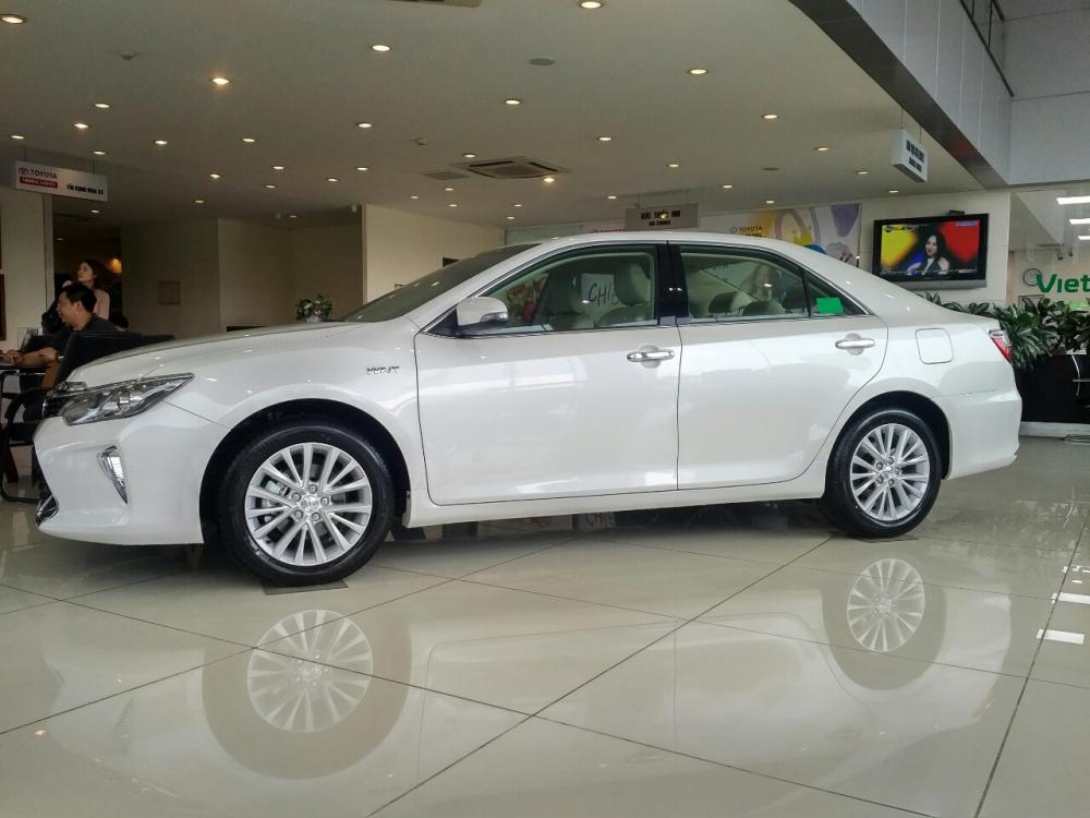 Toyota Camry 2.0E 2018 - Bán Toyota Camry 2.0E trắng 2018 - Giá tốt, khuyến mãi lớn - Bảo hành chính hãng 3 năm/ Hotline: 0898.16.8118