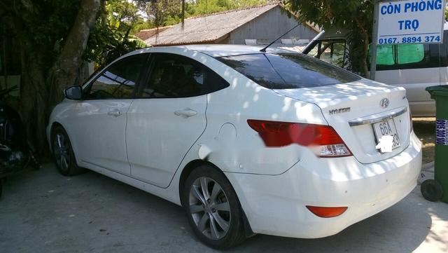 Hyundai Accent AT 2012 - Bán Hyundai Accent AT đời 2012, màu trắng