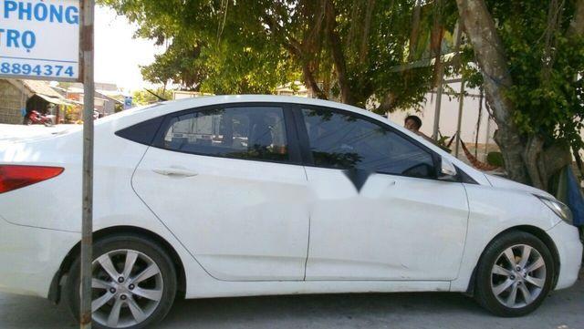 Hyundai Accent AT 2012 - Bán Hyundai Accent AT đời 2012, màu trắng