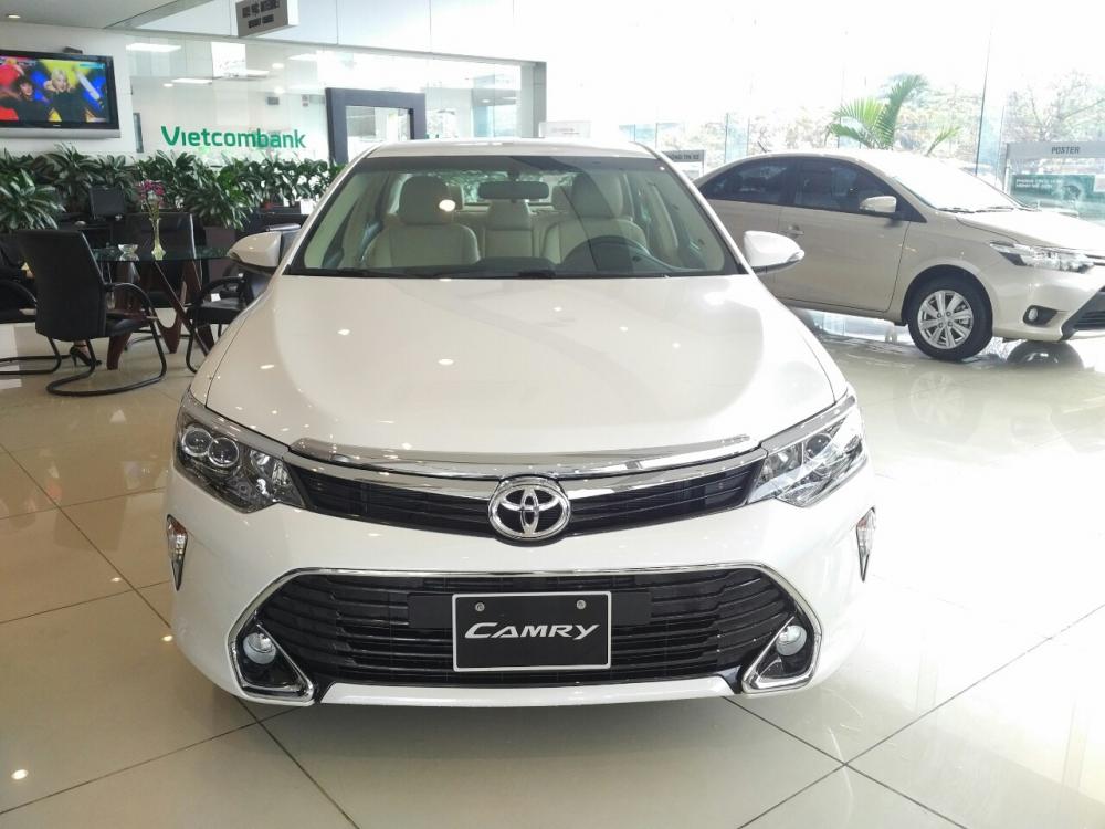 Toyota Camry 2.0E 2018 - Bán Toyota Camry 2.0E trắng 2018 - Giá tốt, khuyến mãi lớn - Bảo hành chính hãng 3 năm/ Hotline: 0898.16.8118