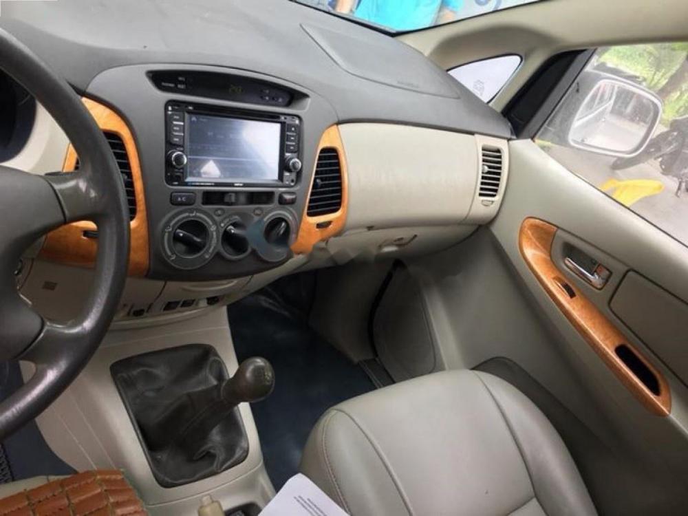 Toyota Innova G 2010 - Bán xe Toyota Innova G đời 2010, màu bạc, giá chỉ 422 triệu