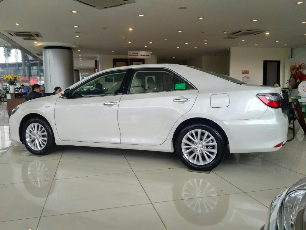 Toyota Camry 2.0E 2018 - Bán Toyota Camry 2.0E trắng 2018 - Giá tốt, khuyến mãi lớn - Bảo hành chính hãng 3 năm/ Hotline: 0898.16.8118