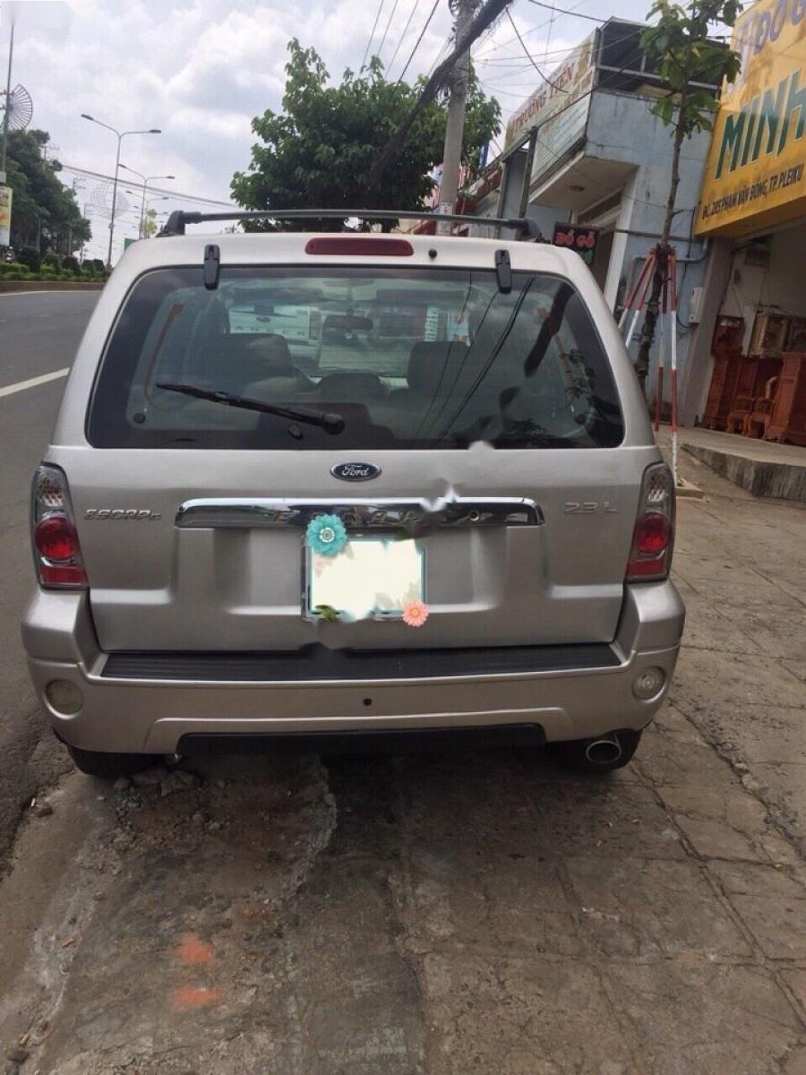 Ford Escape 2.3 AT 2005 - Bán ô tô Ford Escape 2.3 AT đời 2005, màu bạc  