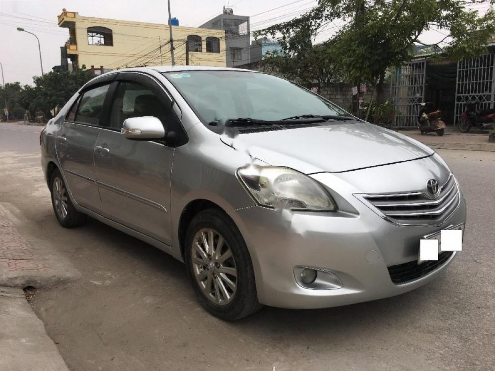 Toyota Vios 1.5 E 2010 - Cần bán gấp Toyota Vios 1.5 E năm sản xuất 2010, màu bạc như mới, giá tốt