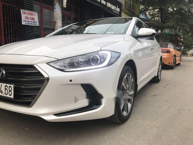 Hyundai Elantra 2017 - Cần bán xe Hyundai Elantra đời 2017, màu trắng