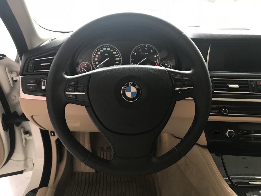 BMW 5 Series 520i 2014 - Bán xe BMW 520i sản xuất 2014 màu trắng, 1 tỷ 470 triệu nhập khẩu