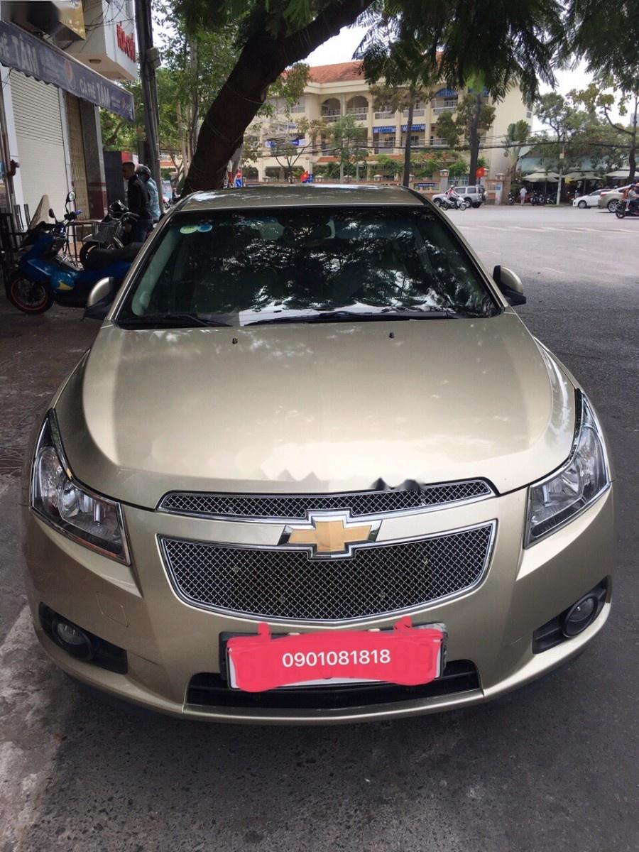 Chevrolet Cruze 2015 - Bán xe Chevrolet Cruze đời 2015, màu vàng