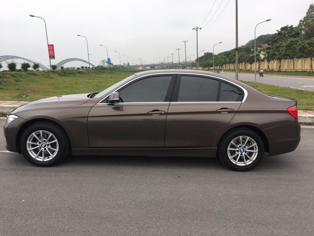 BMW 3 Series 320i 2012 - Bán gấp xe BMW 320i sản xuất 2012 màu nâu, xe nhập khẩu, chính chủ từ đầu