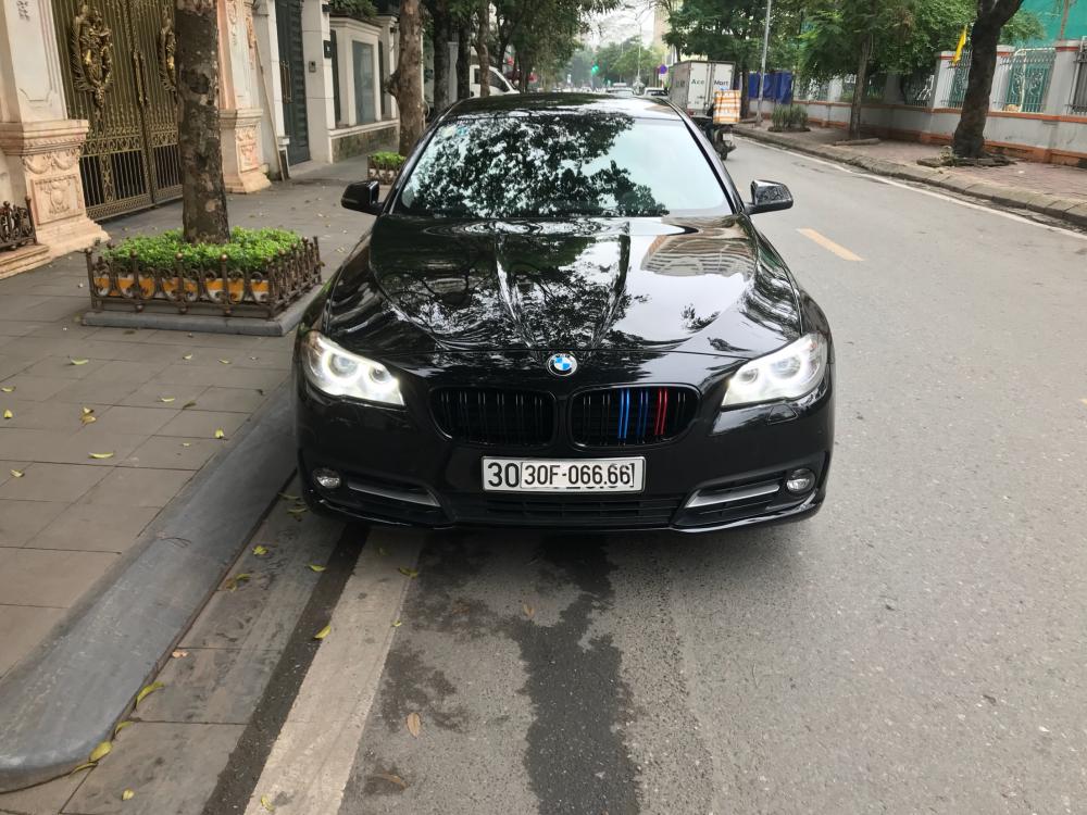 BMW 5 Series 520i 2015 - Bán Bmw 520i đen 2015 bản có cửa hít, cam lùi, loa harman biển HN, xe đẹp