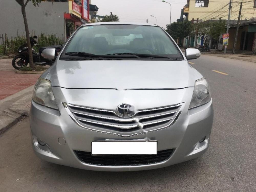 Toyota Vios 1.5 E 2010 - Cần bán gấp Toyota Vios 1.5 E năm sản xuất 2010, màu bạc như mới, giá tốt