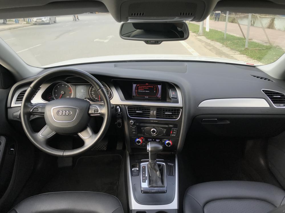 Audi A4 2012 - Bán ô tô Audi A4 đời 2012 màu trắng, 930 triệu, nhập khẩu