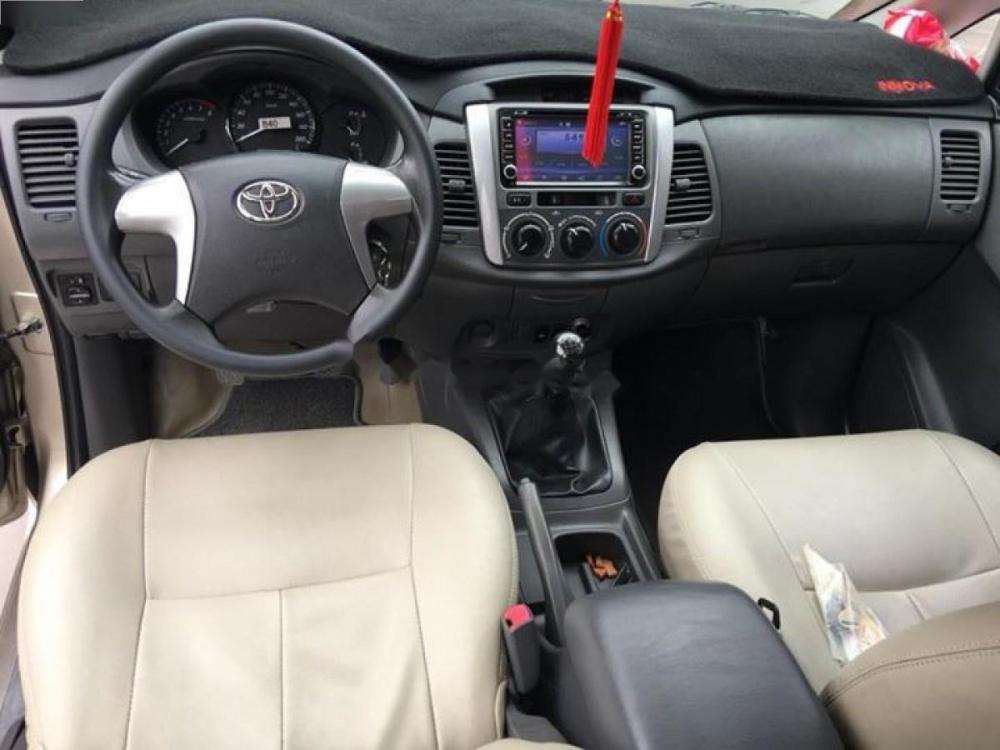 Toyota Innova 2013 - Bán Toyota Innova năm sản xuất 2013, màu vàng chính chủ, 552tr