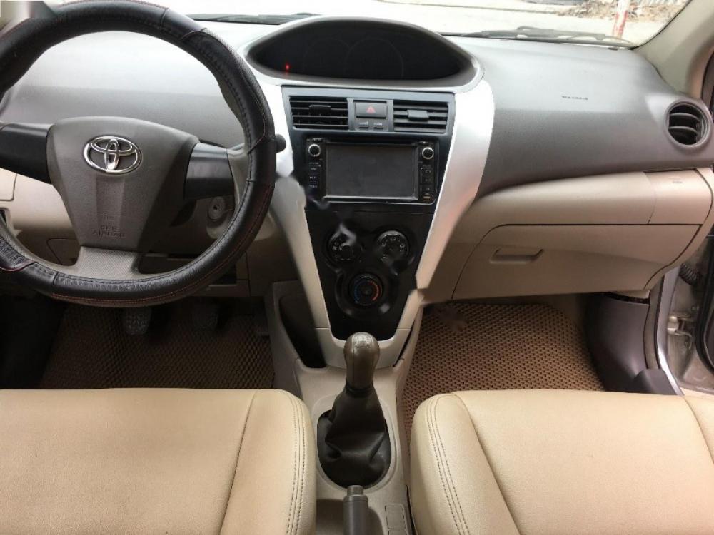 Toyota Vios 1.5 E 2010 - Cần bán gấp Toyota Vios 1.5 E năm sản xuất 2010, màu bạc như mới, giá tốt